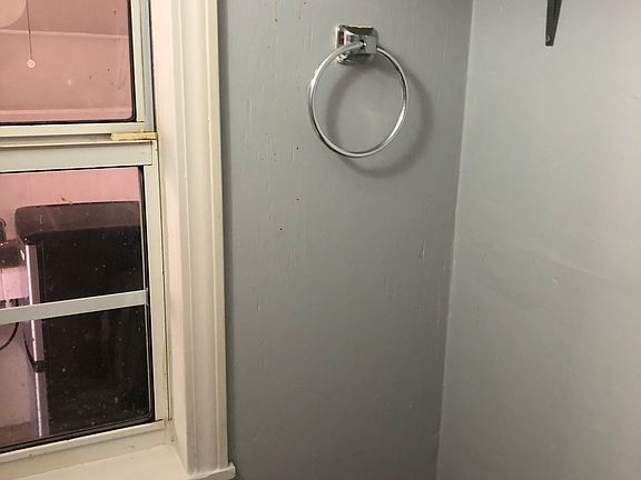 4th image of 4033 Cleveland Ave Unit B