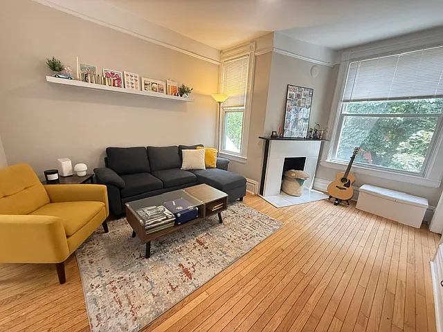 1636 N Claremont Ave #2 — Photo 2