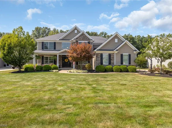 9660 Grand Oaks Trl, Olmsted Falls, OH 44138