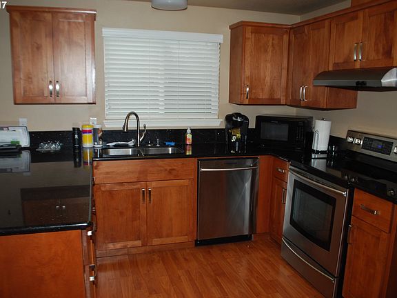 2nd image of 15901 NE Hickory St
