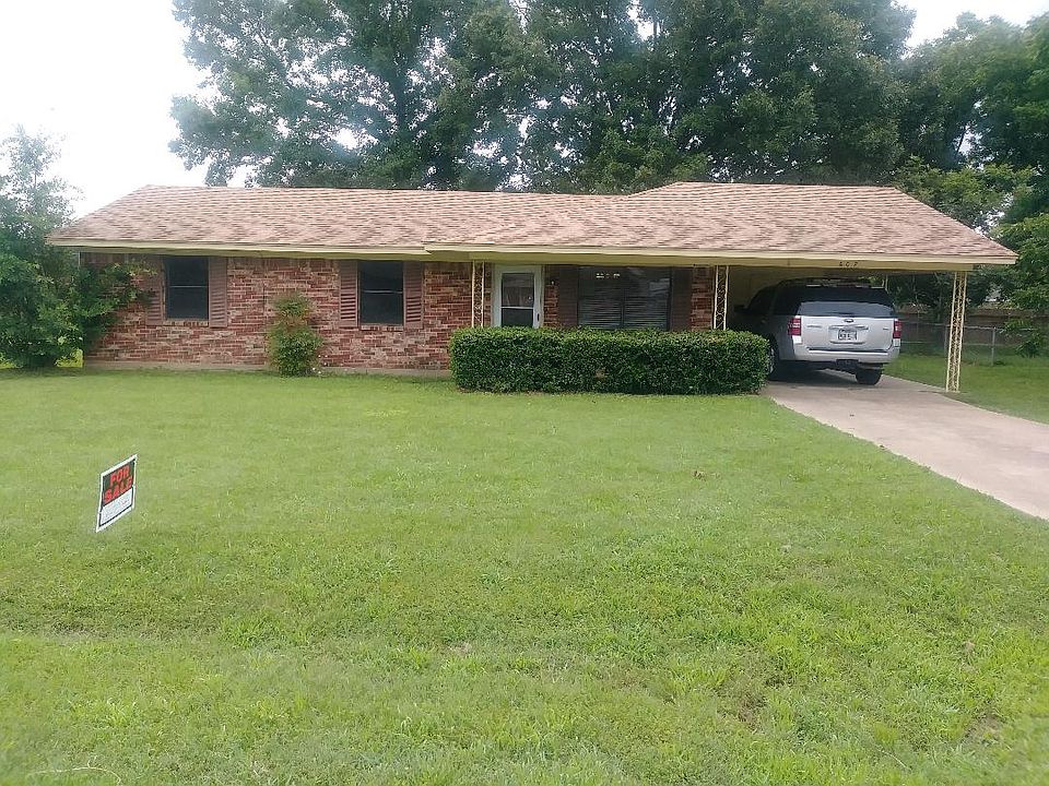 FRONT VIEW OF THE HOUSE