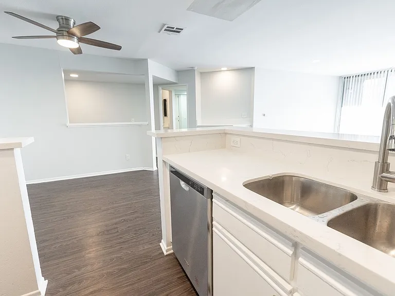 5235 Kester Ave — Photo 46