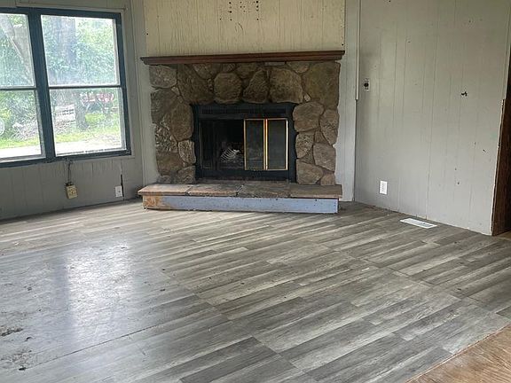 4th image of 100 Nancy Ave #41