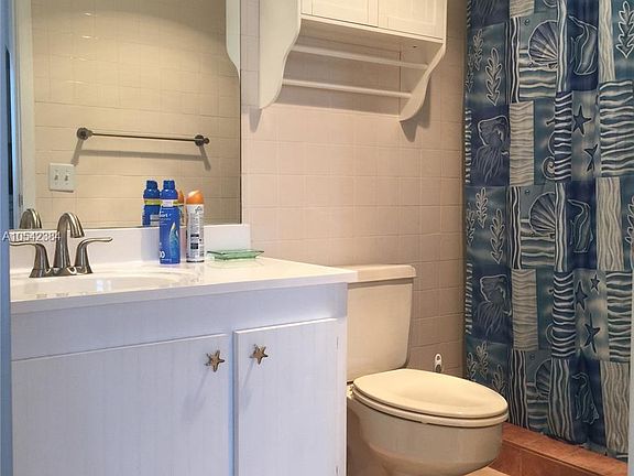 5th image of 555 NE 30th St APT 1002