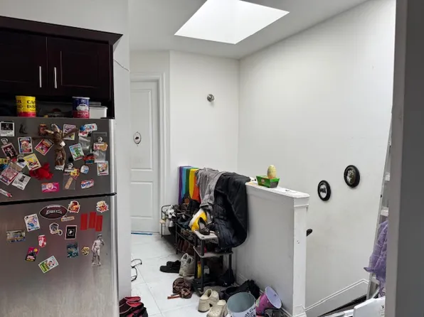 186 Howard Avenue image 3 of 20