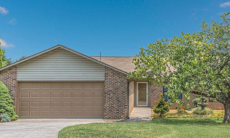 1st image of 329 Villa Dr