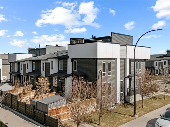 310 W Seton Cir SE, Calgary, AB T3M 3N8