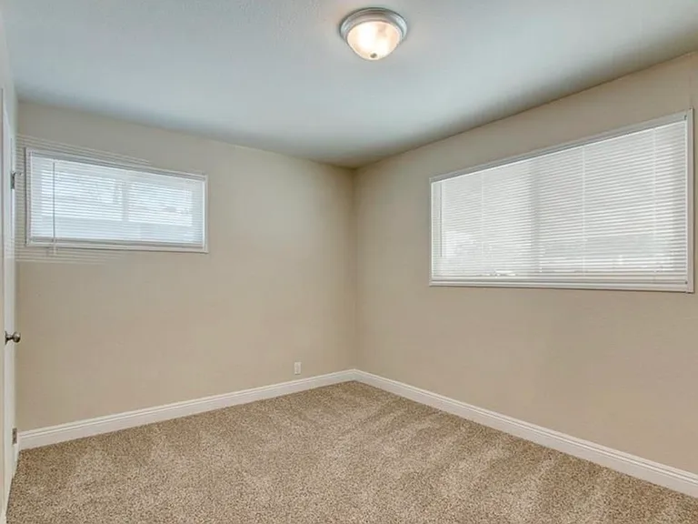 Cherokee Ln — Photo 9