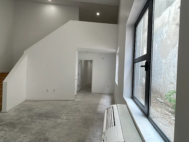 556-557 Market St #1C — Photo 4