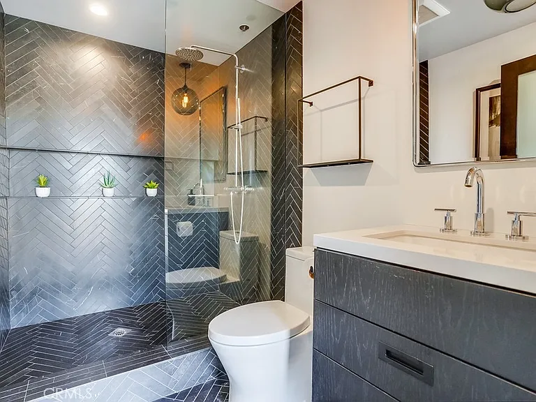 100 W 5th St #Penthouse 9B — Photo 14