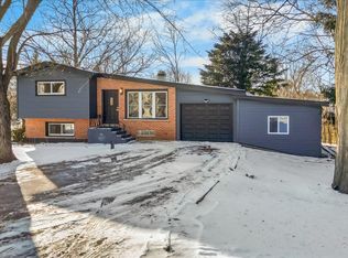 1004 S Grove Ave, Barrington, IL 60010