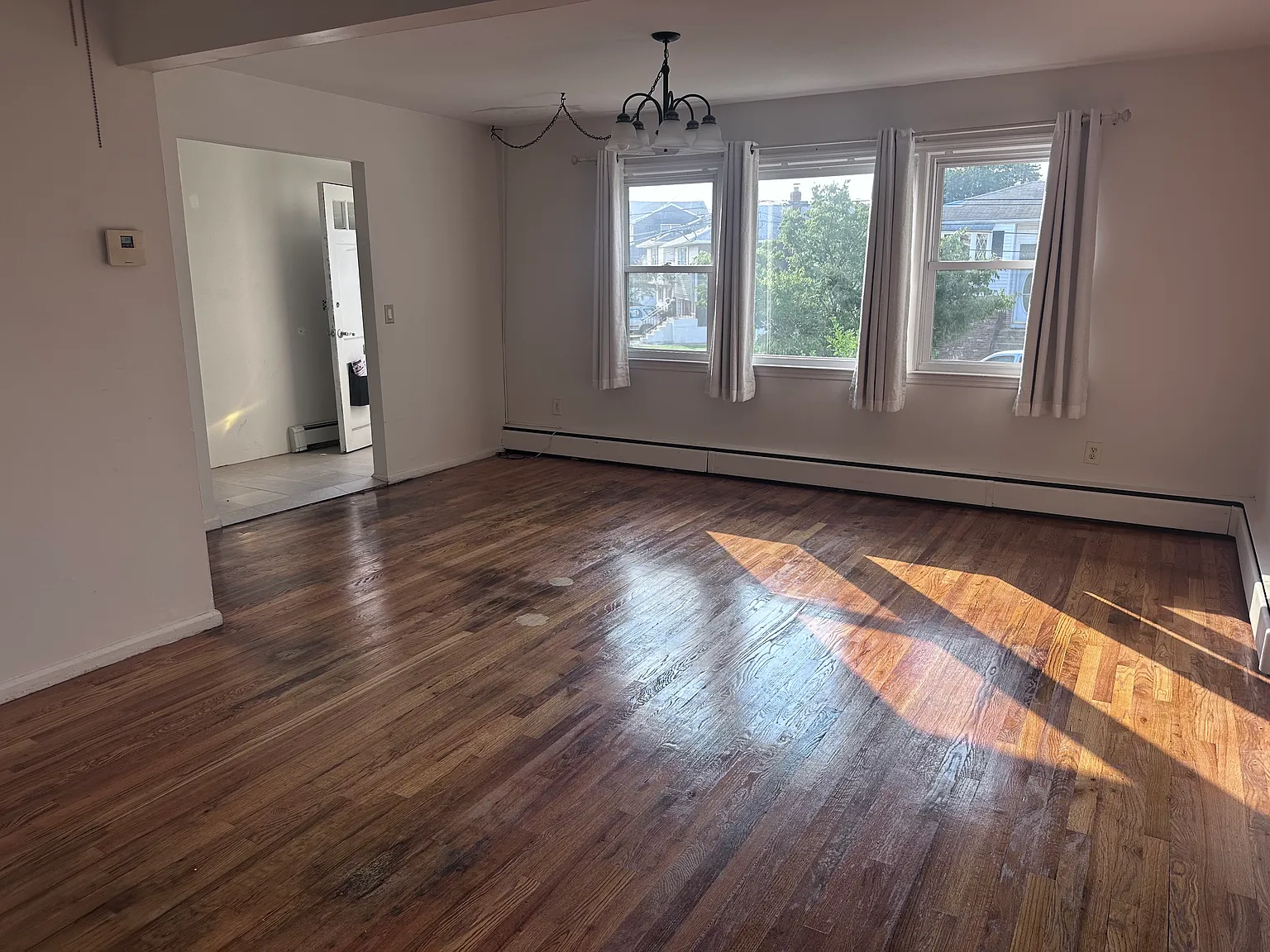 3 bed, 2070 sqft, $3,200 — Photo 3