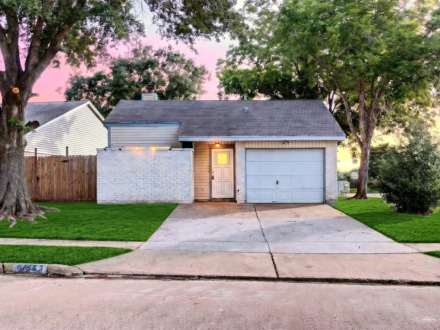 2 bed, 2.0 bath, 1162 sqft, $1,600 — Photo 1