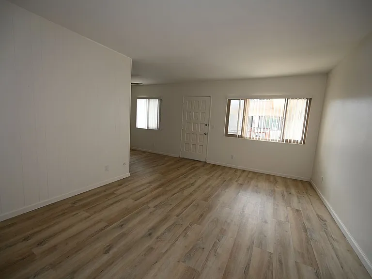 4944 Narragansett Ave — Photo 10