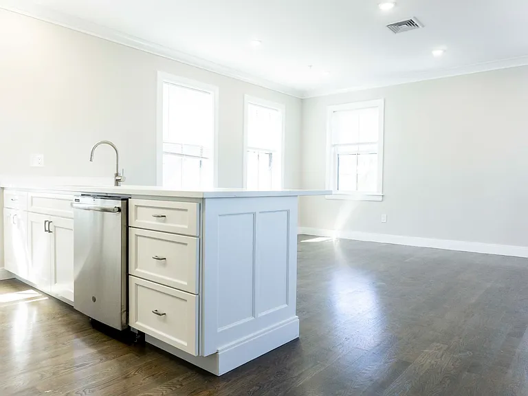 79 Linden St #1R — Photo 3