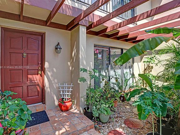 3rd image of 4852 Sheridan St #7