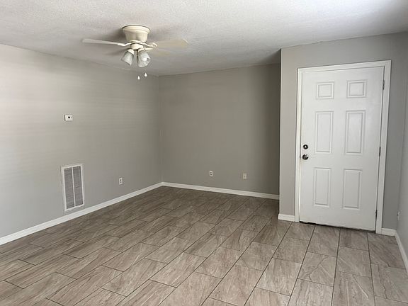 4th image of 3010 W Binnicker Ave