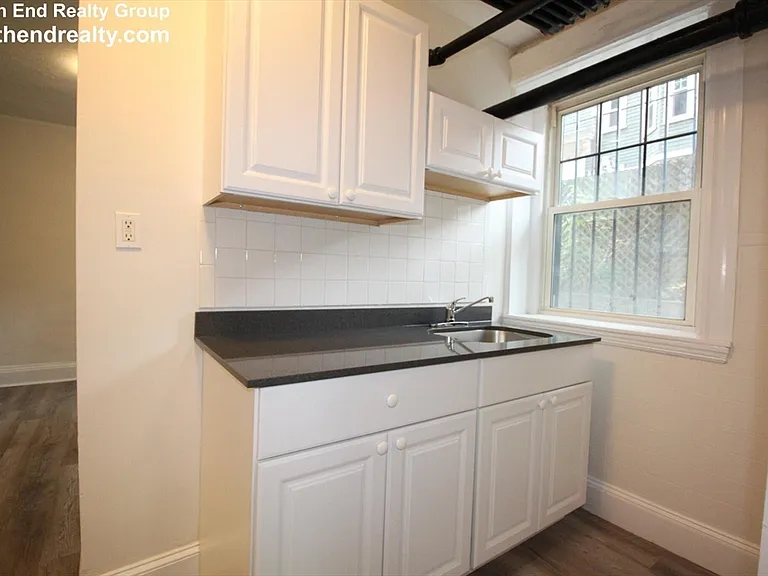 3 Crawford St #B — Photo 9