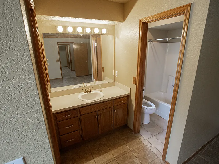 2208 NE 10th St — Photo 31