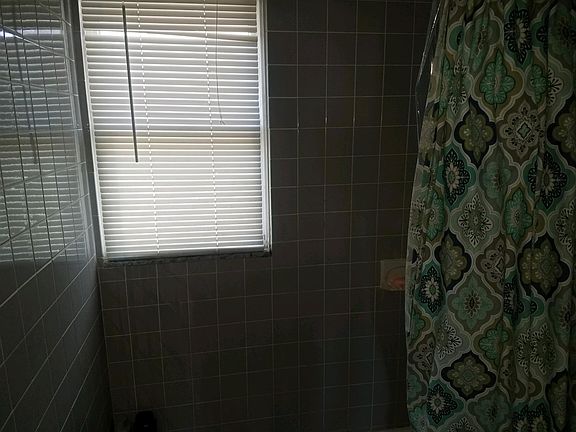 5th image of 616 E Broadway APT A