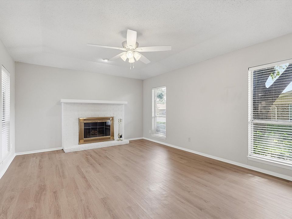 1st image of 826 Shady Glen Ln