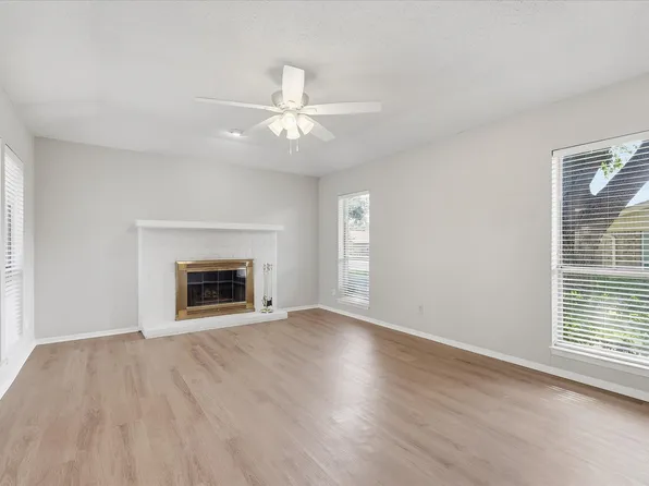 826 Shady Glen Ln, Bedford, TX 76021