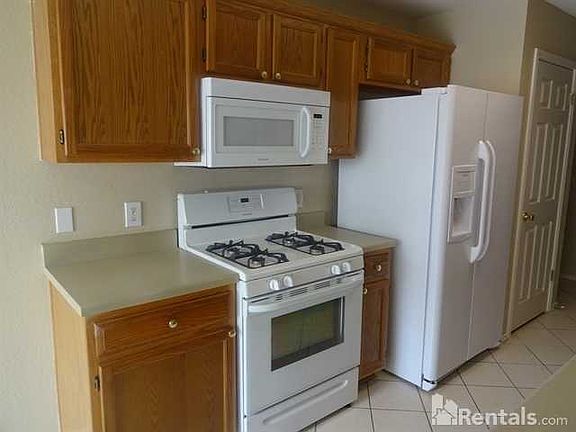 4th image of 821 Picadilly Dr