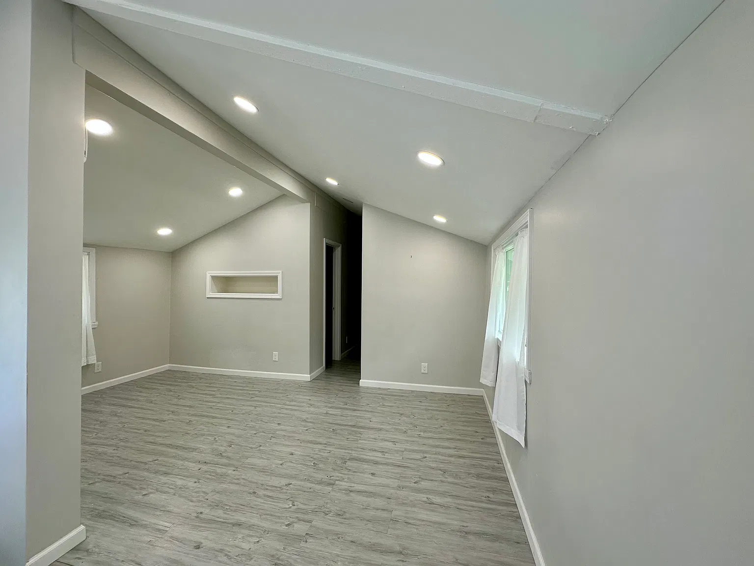 2 bed, 582 sqft, $3,100 — Photo 3