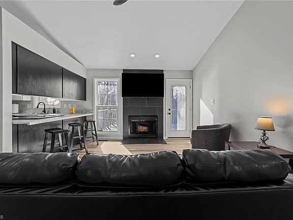3rd image of 812 Julian St