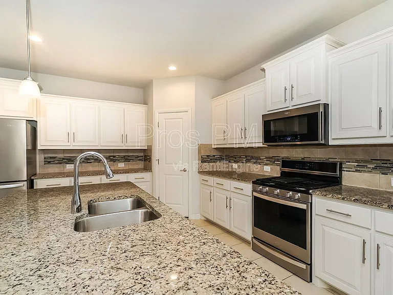 1016 Napier Way — Photo 8