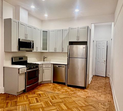 2nd image of 465 4th St APT 1L