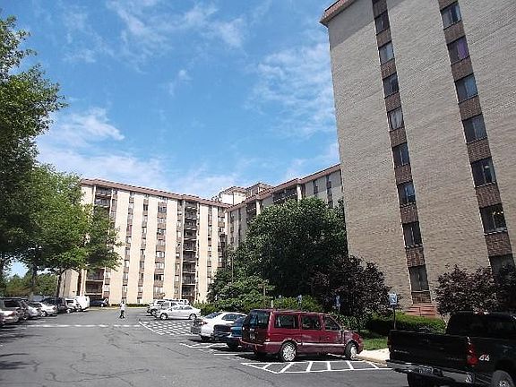 2nd image of 3100 S Manchester St APT 607