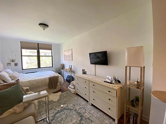 2nd image of 317 W 22nd St APT 5C
