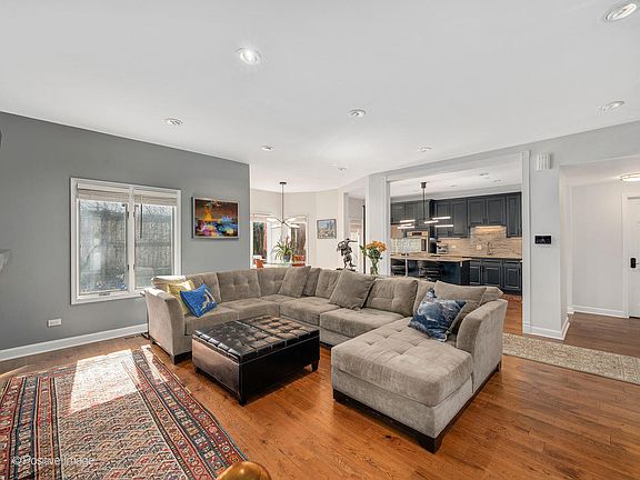 4th image of 412 Ashbury Dr