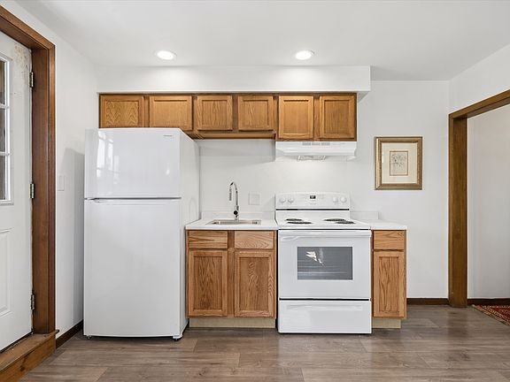 3rd image of 228 S State St APT 3
