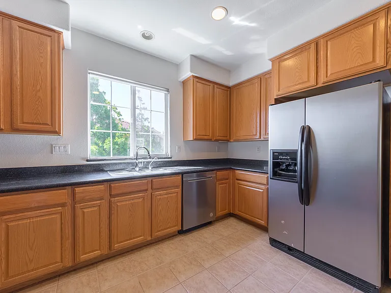 553 Adeline Ave — Photo 8