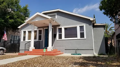 1018 Dundas St Photo 1