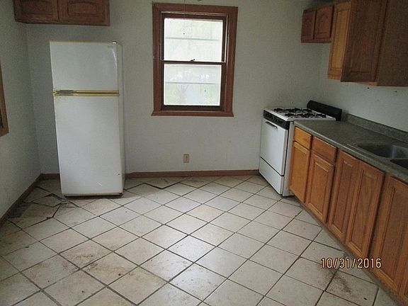 5th image of 423 Willow Ln