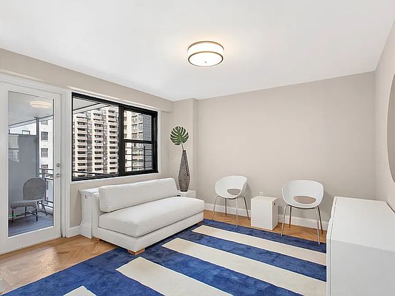 4th image of 305 E 86th St #9DE