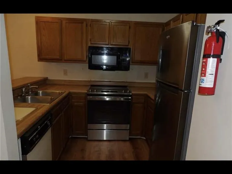 1901 Tryon Dr #4 — Photo 10