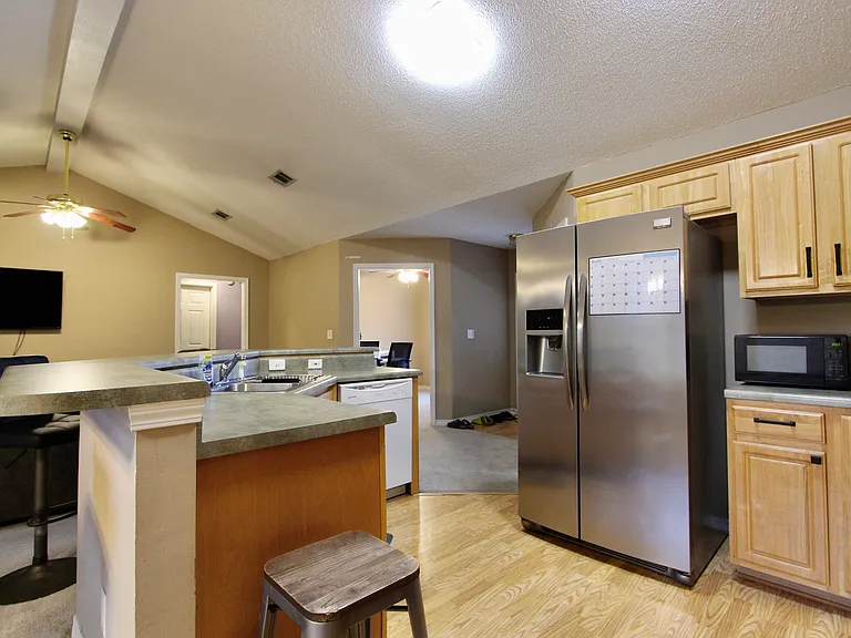 220 Tiffot Ct — Photo 8