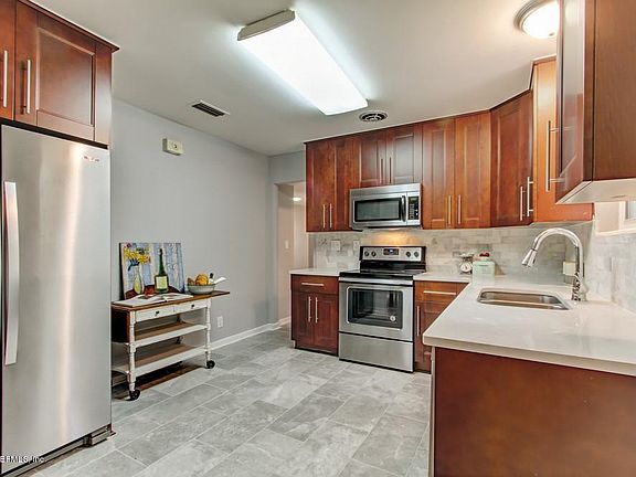 2nd image of 6161 Hyde Park Cir