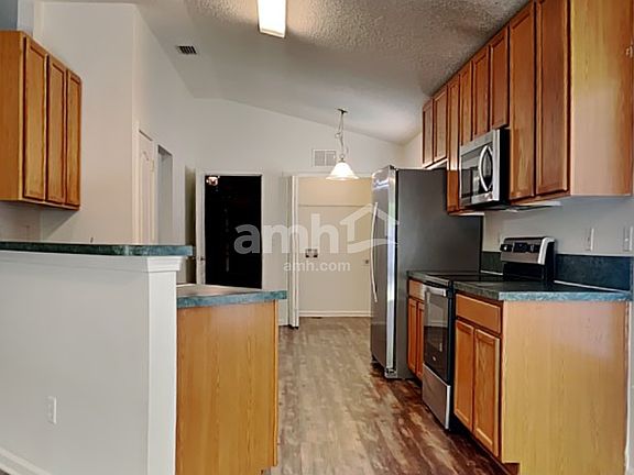 3rd image of 6701 Southern Oaks Dr