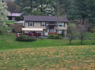 49 Hope Acres Dr, Berkeley Springs, WV 25411