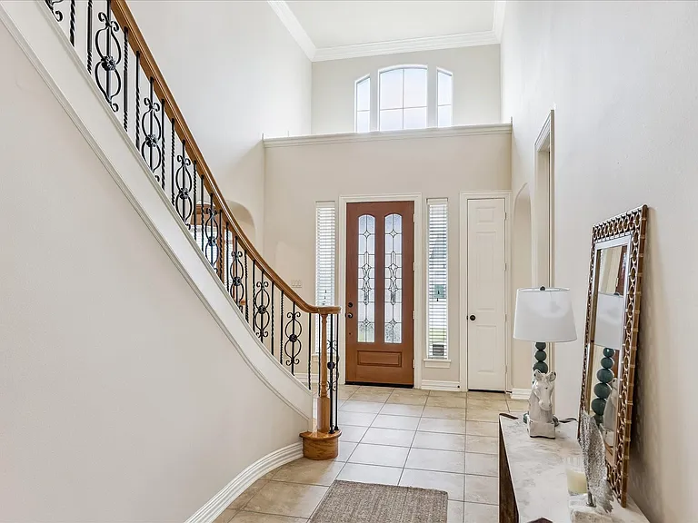 2210 Bywater Dr — Photo 10