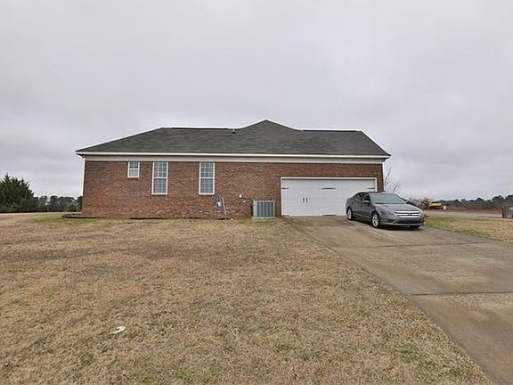 3rd image of 900 Beauford Dr