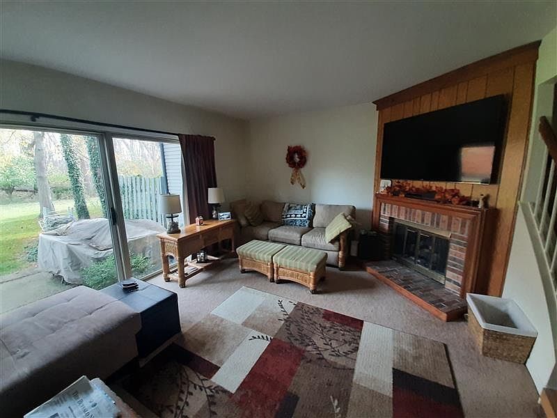 1st image of 82 Bridle Path