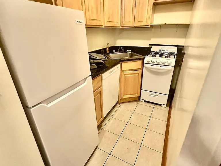 128 W 73rd St #4R — Photo 7