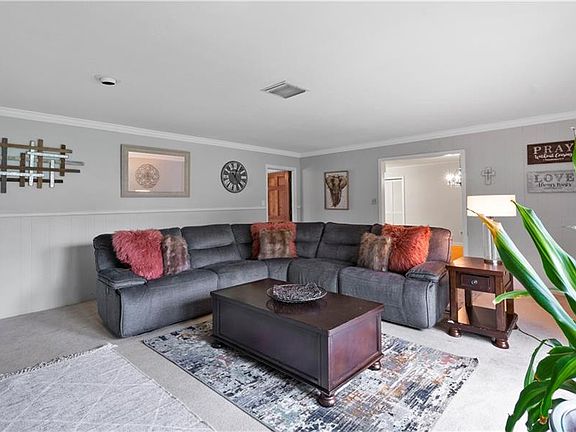 4th image of 2311 Arlington Pl