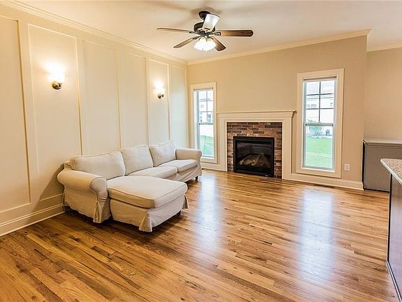 3rd image of 408 McClennan Dr
